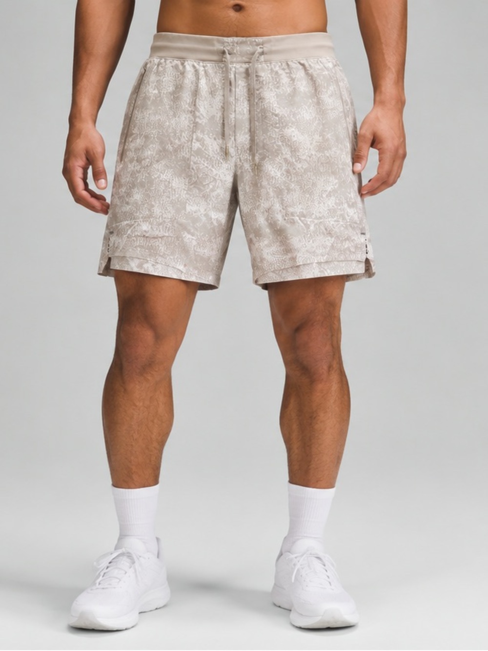 Lululemon License to Train Shorts Men XL Tan Snakeskin Print Excellent 7"